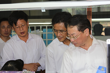 福建省紀(jì)委副書記、監(jiān)察廳廳長(zhǎng)陳善光一行視察虹潤(rùn)公司