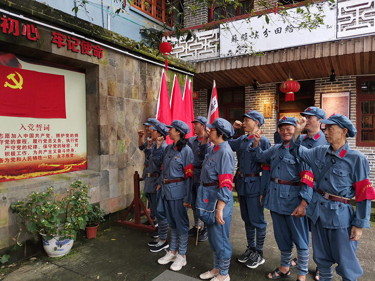 虹潤公司黨支部組織開展“尋找紅色足跡，牢記初心使命”主題黨日活動